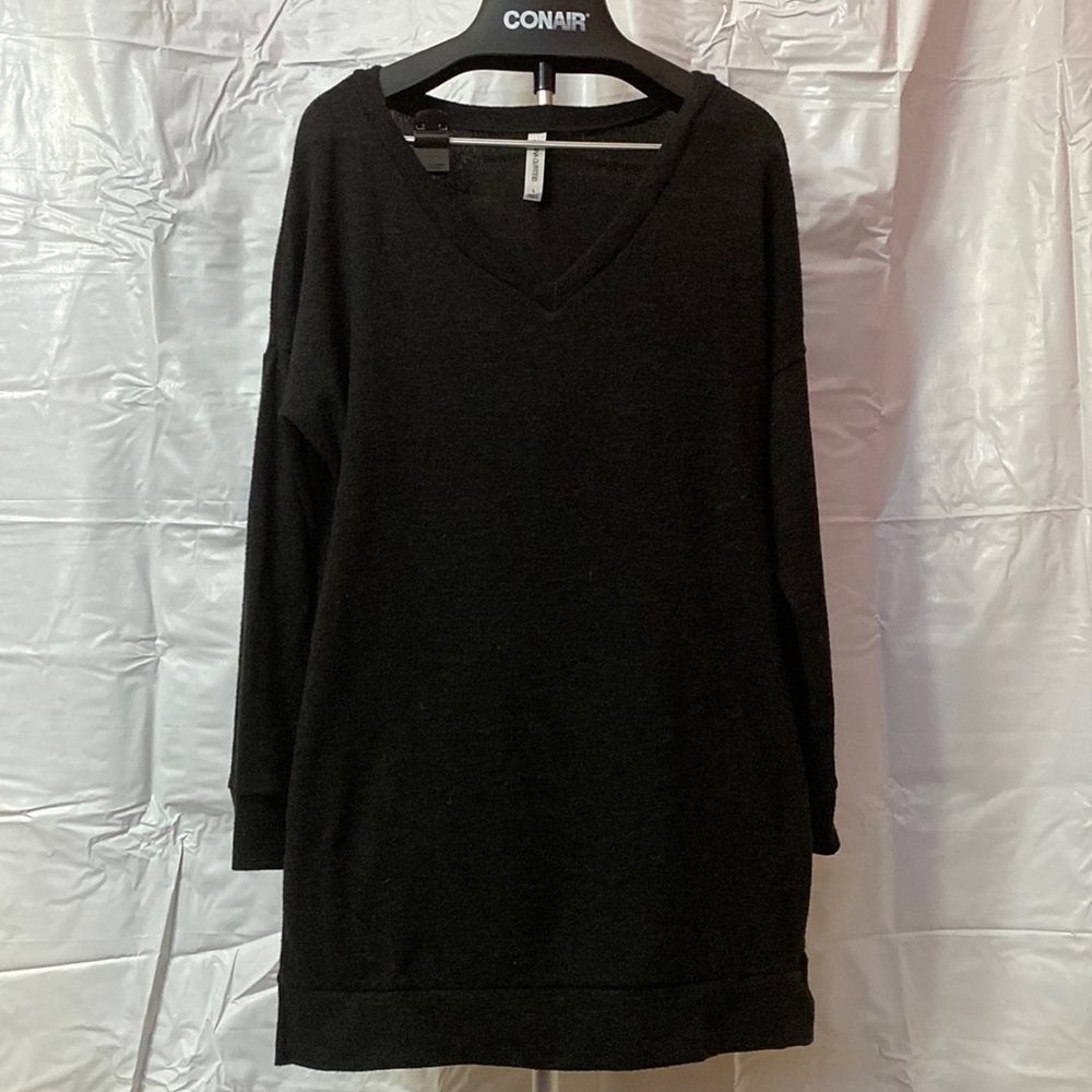 Zenana Outfitters women’s L black sweater